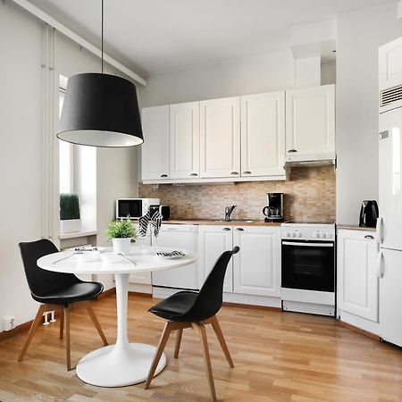 Kotimaailma Apartments Kamppi - 3Br In The Center With Key Code ヘルシンキ エクステリア 写真
